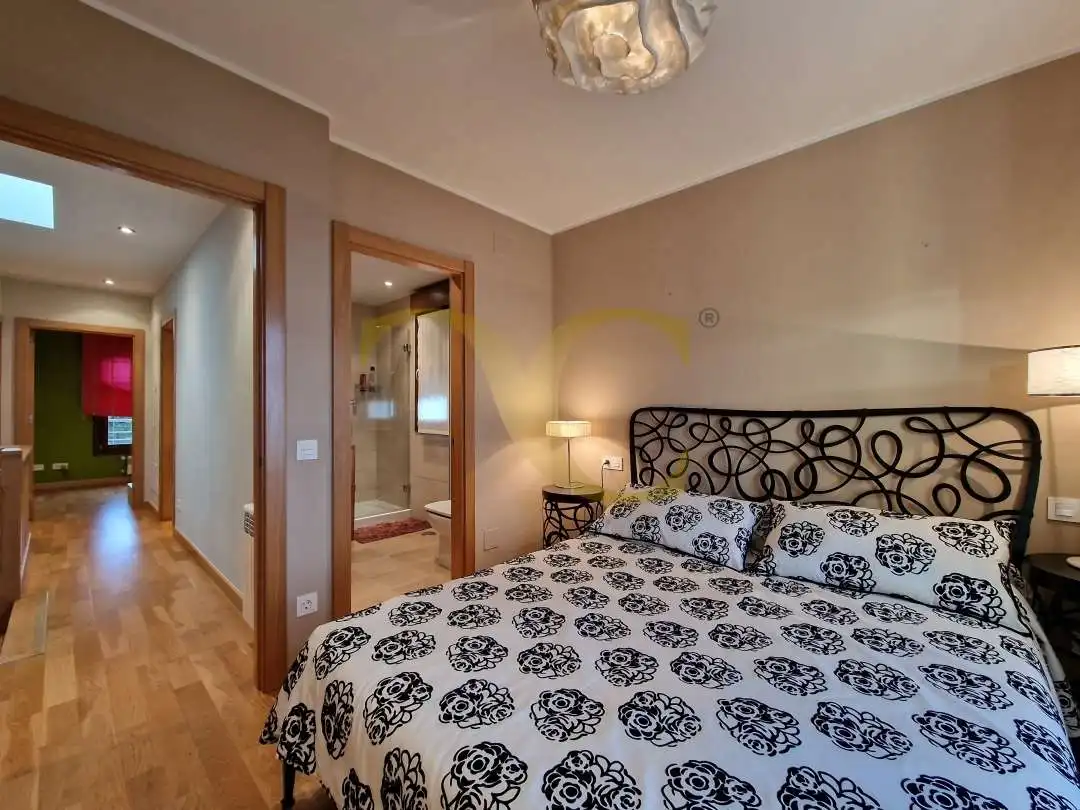 Dormitori de Casa o xalet en venda en Llanes amb Calefacció, Jardí privat i Terrassa