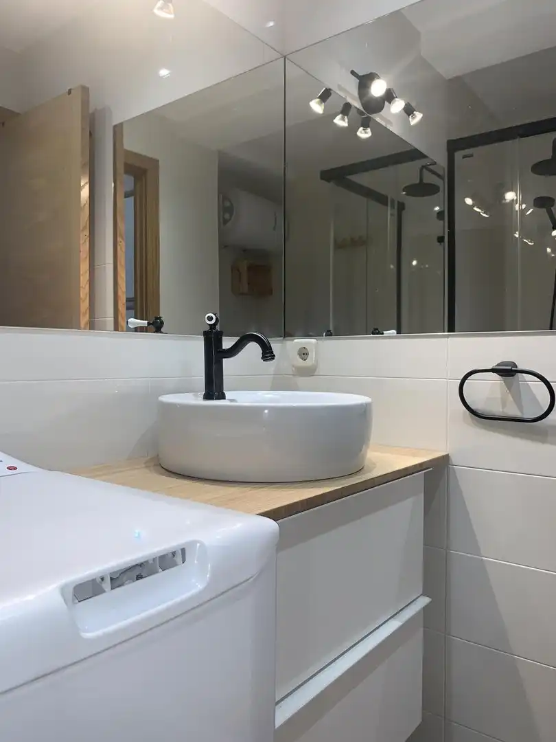 Bathroom of Flat for rent in Madrid  with Air Conditioner, Heating and Furnished
