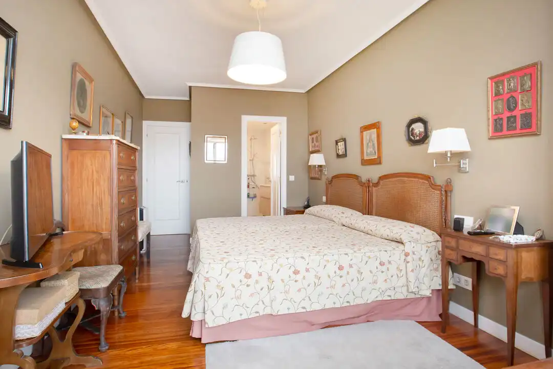 Habitación de Piso en venta en Getxo  con Calefacción, Trastero y Amueblado