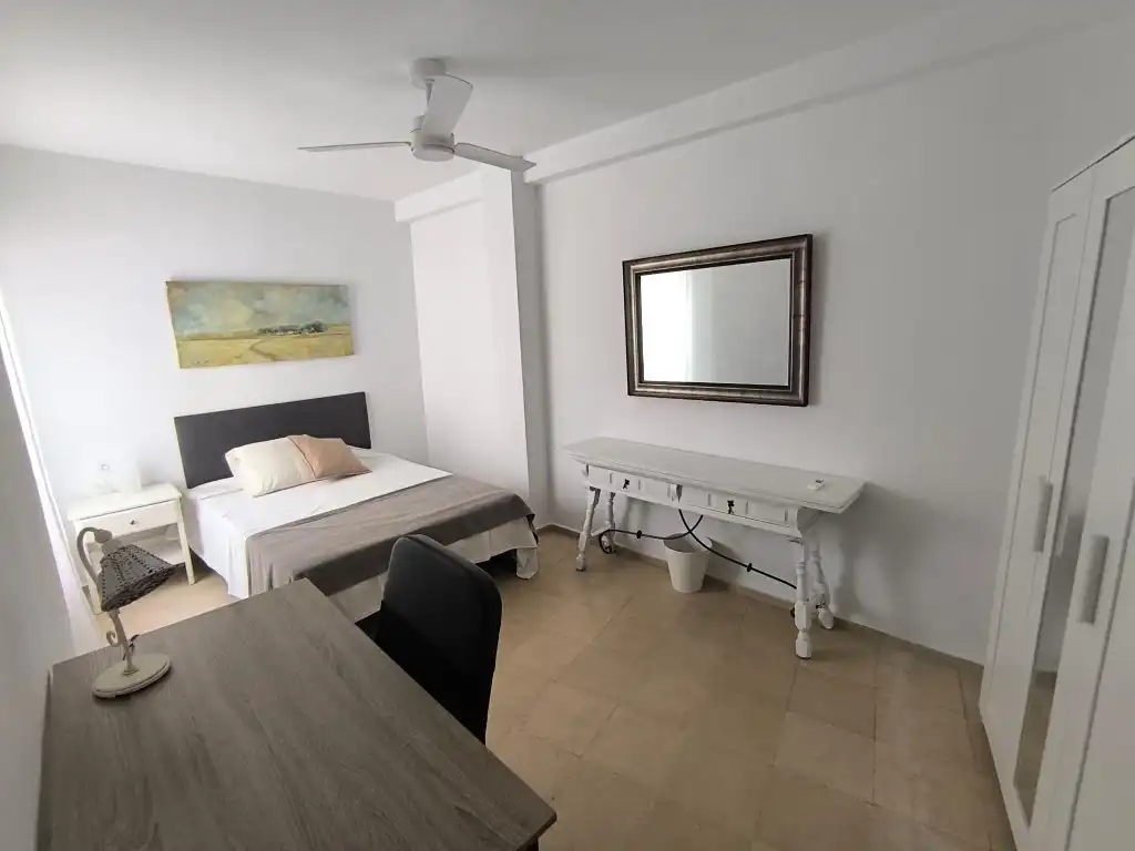Flat for rent in Calle Julio Pellicer, Ciudad Jardín - Zoco