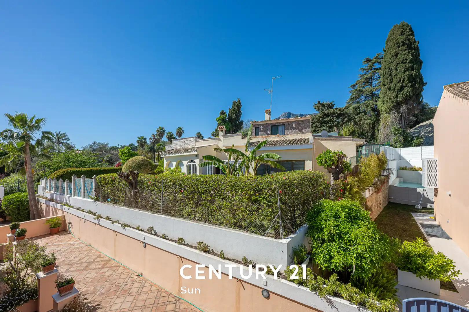 Vista exterior de Casa adosada en venta en Marbella con Aire acondicionado, Calefacción y Jardín privado