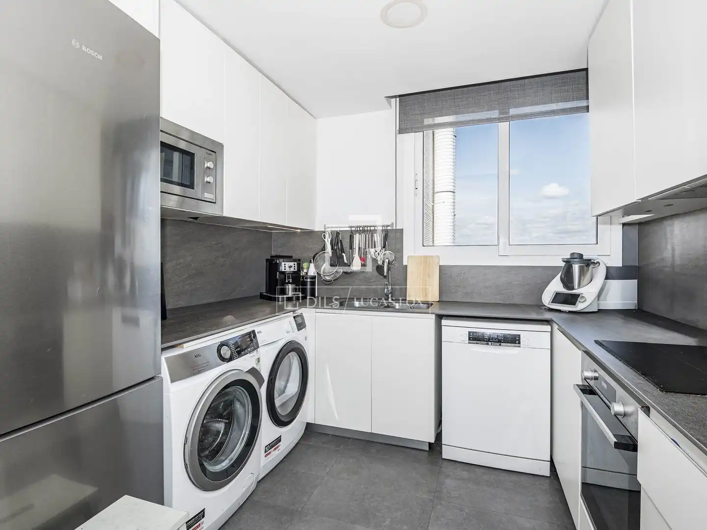 Küche von Wohnung zum Verkauf in Sant Cugat del Vallès mit Klimaanlage, Terrasse und Schwimmbad