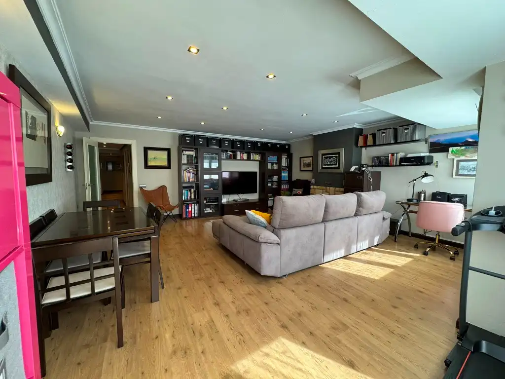 Sala de estar de Piso en venta en Gijón  con Calefacción, Parquet y Horno