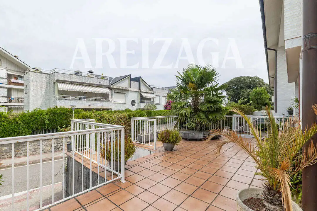 Terrassa de Casa o xalet en venda en Donostia - San Sebastián  amb Calefacció, Jardí privat i Terrassa