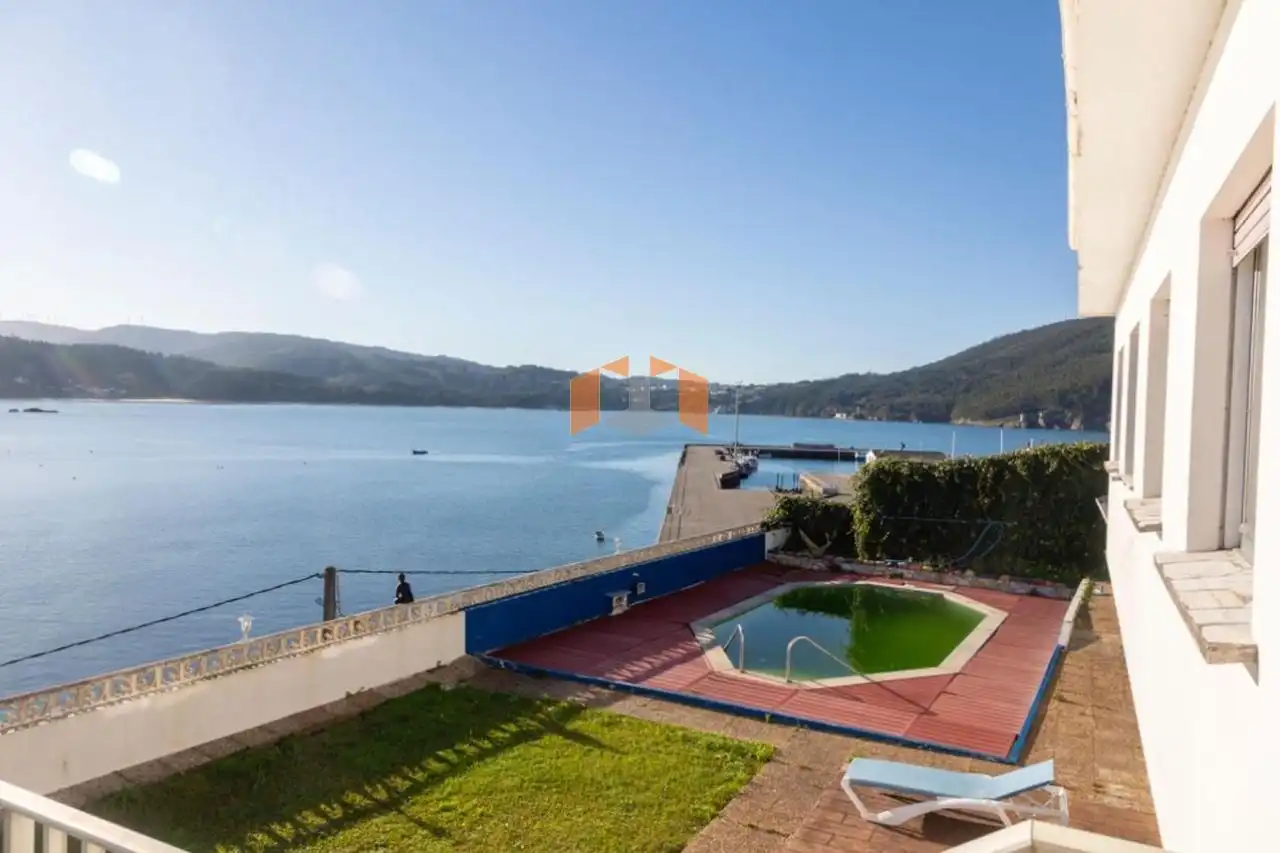 Vista exterior de Casa o xalet en venda en O Vicedo  amb Calefacció, Jardí privat i Parquet