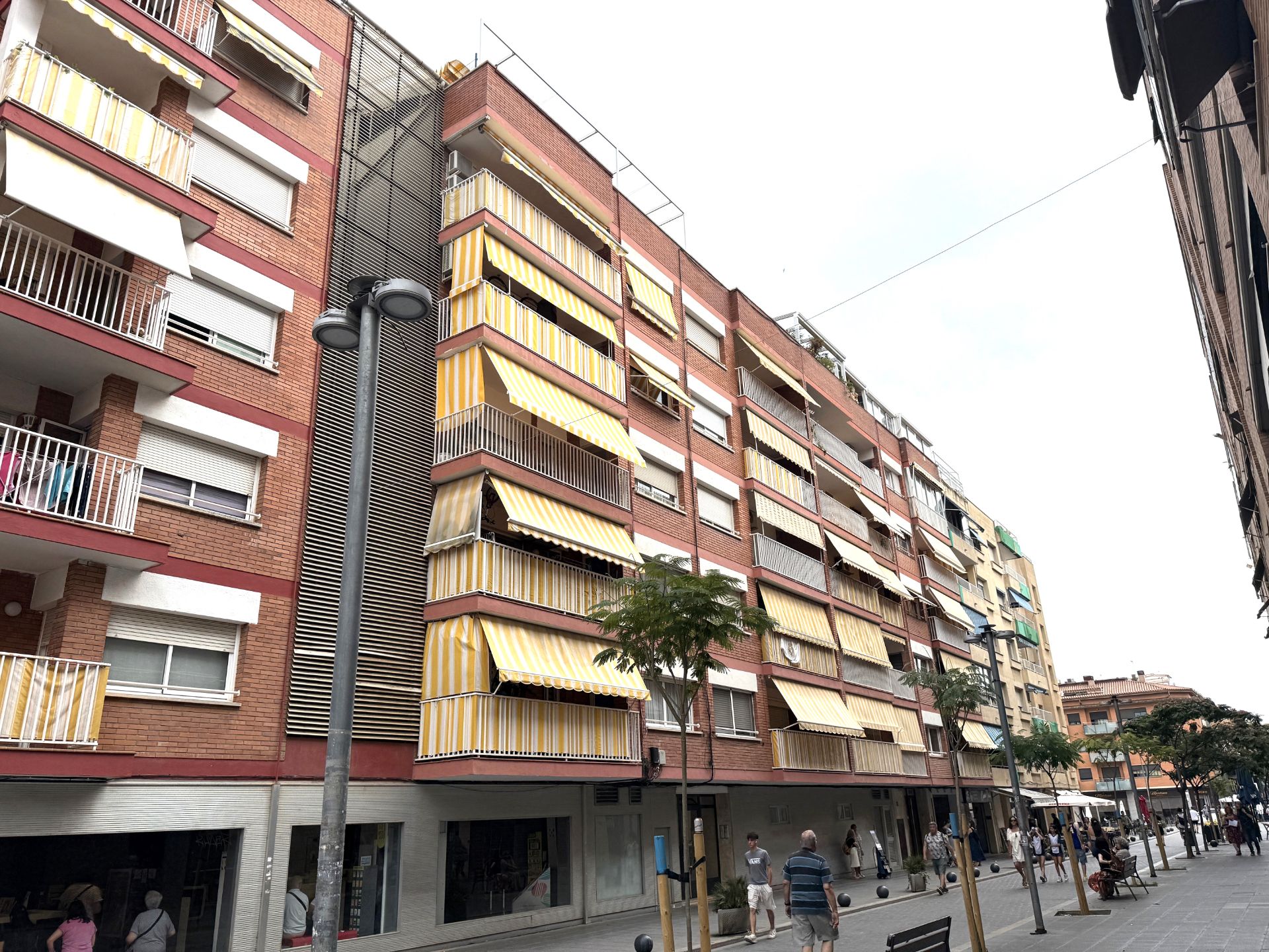 Vista exterior de Ático en venta en Castelldefels con Aire acondicionado, Parquet y Balcón