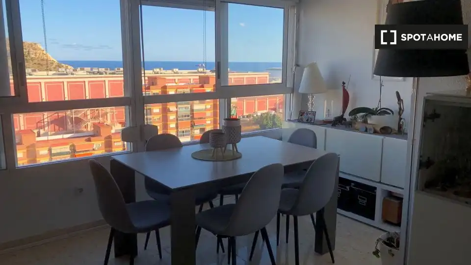 Comedor de Piso de alquiler en Alicante / Alacant con Aire acondicionado, Calefacción y Amueblado