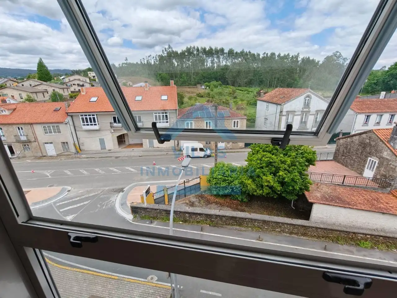 Außenansicht von Maisonette zur Miete in Brión mit Heizung, Abstellraum und Schwimmbad