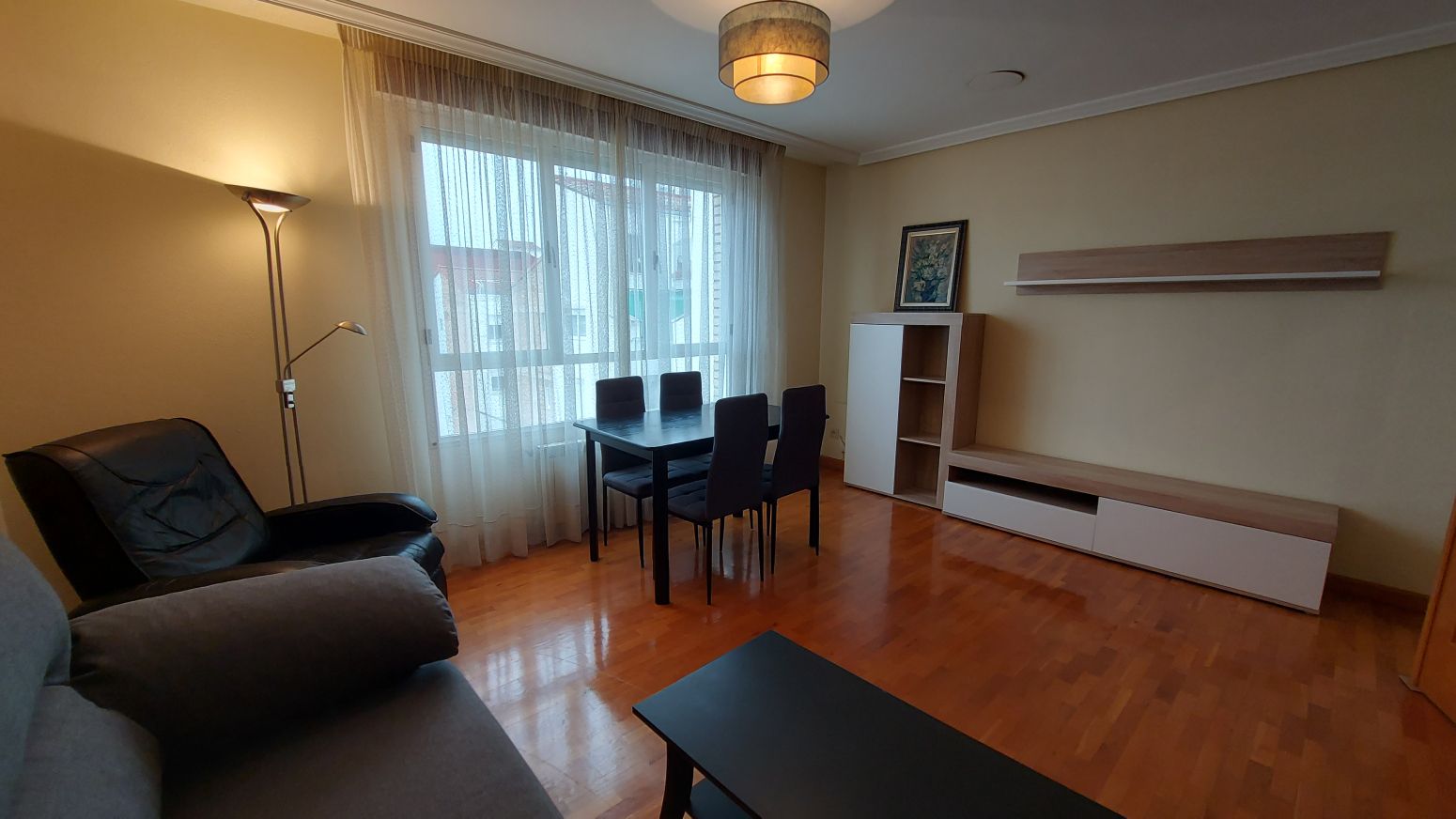 Sala d'estar de Pis de lloguer en  Logroño amb Calefacció, Parquet i Traster