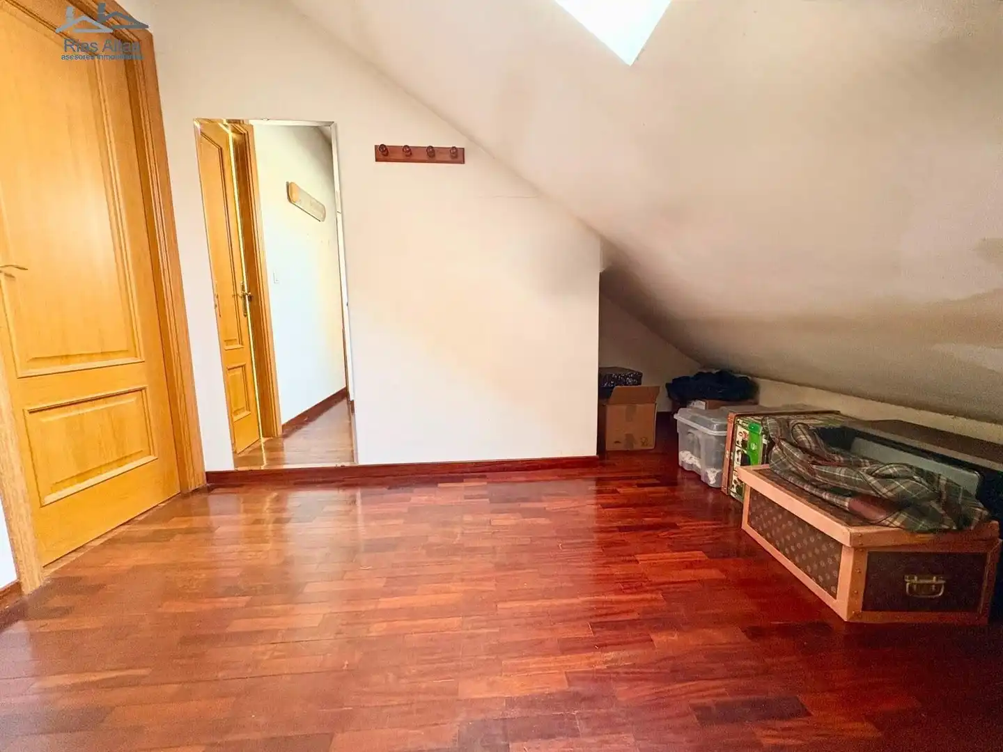 Casa o chalet en venta en Oleiros con Calefacción, Jardín privado y Trastero