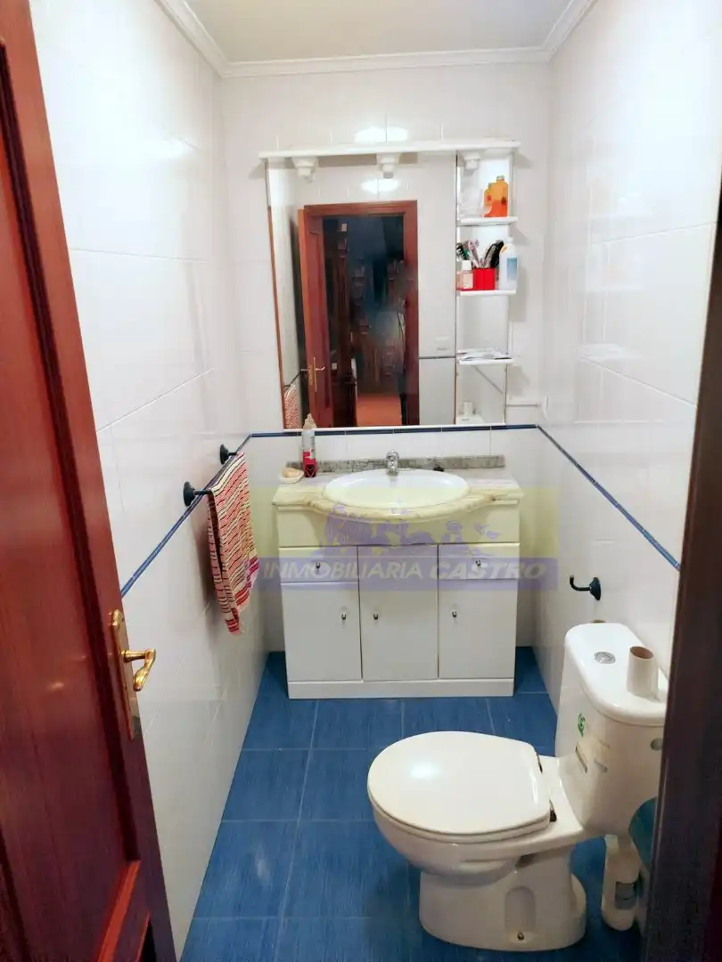 Baño de Casa o chalet en venta en Castro-Urdiales con Calefacción, Jardín privado y Terraza