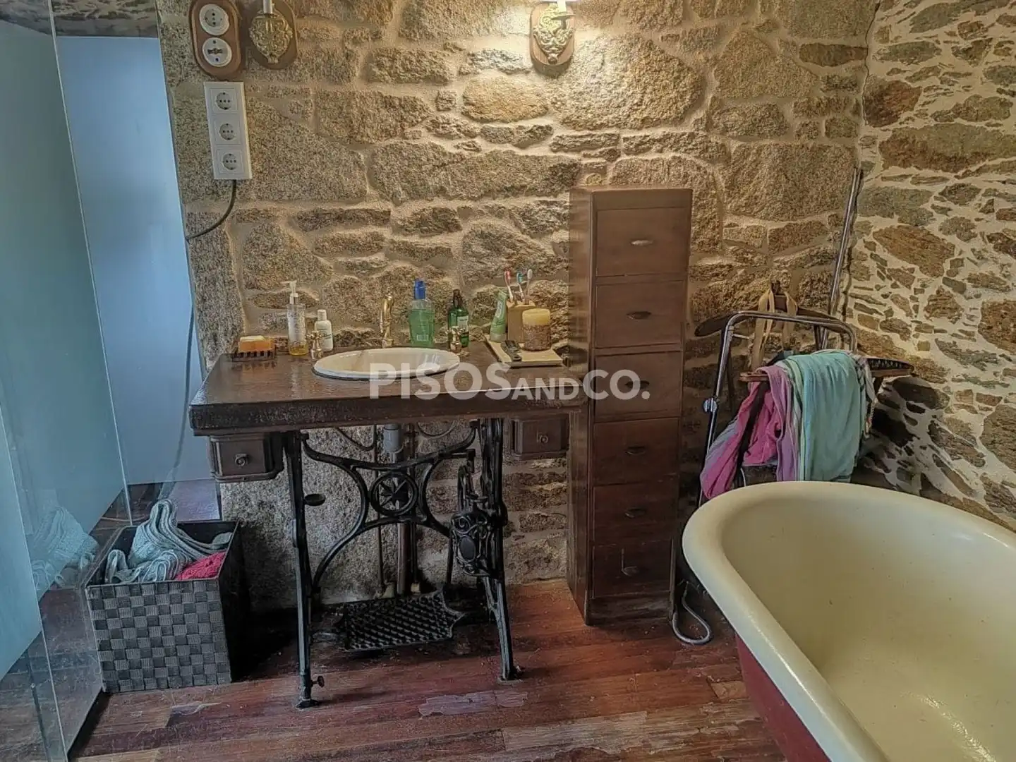 Bathroom of Houses for sale in Irixoa  with Heating, Terrace and Swimming Pool