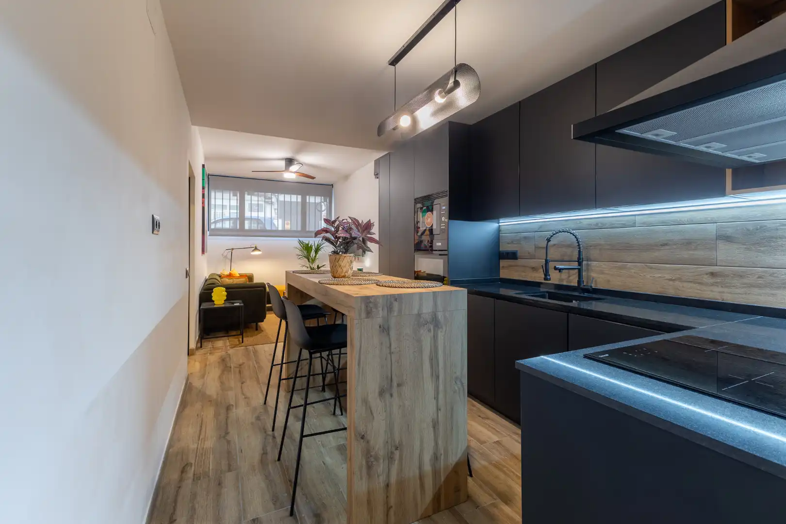 Cuina de Apartament de lloguer en Madrid amb Aire condicionat, Calefacció i Moblat