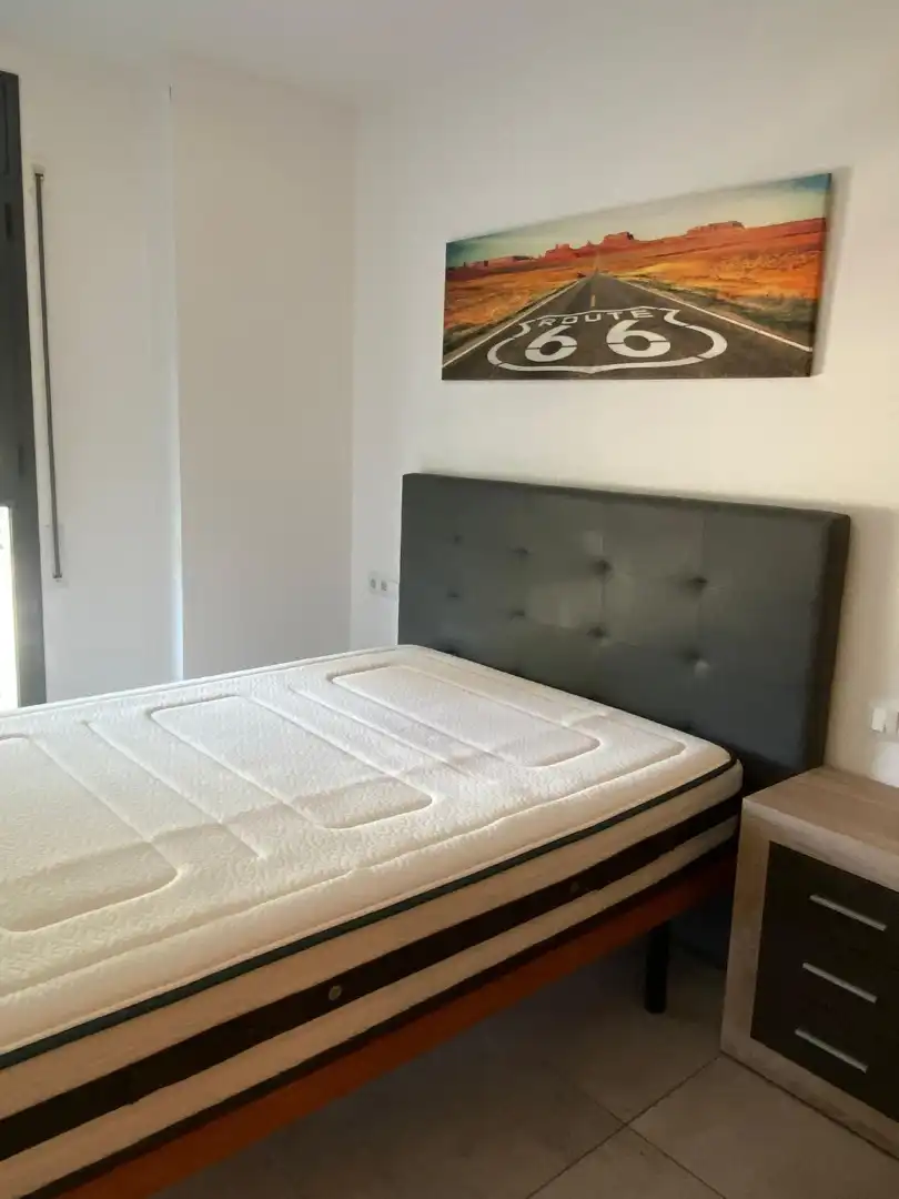 Dormitori de Pis de lloguer en Girona amb Aire condicionat, Calefacció i Parquet