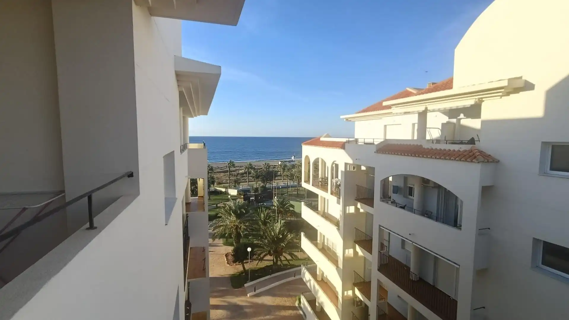 Penthouse with pool to rent in Almerimar