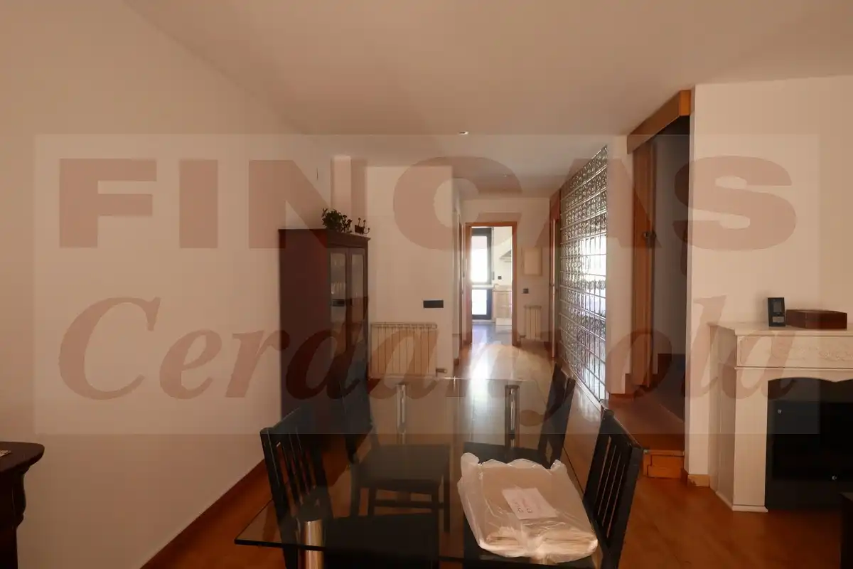 Sala d'estar de Casa adosada en venda en Cerdanyola del Vallès amb Aire condicionat, Calefacció i Terrassa