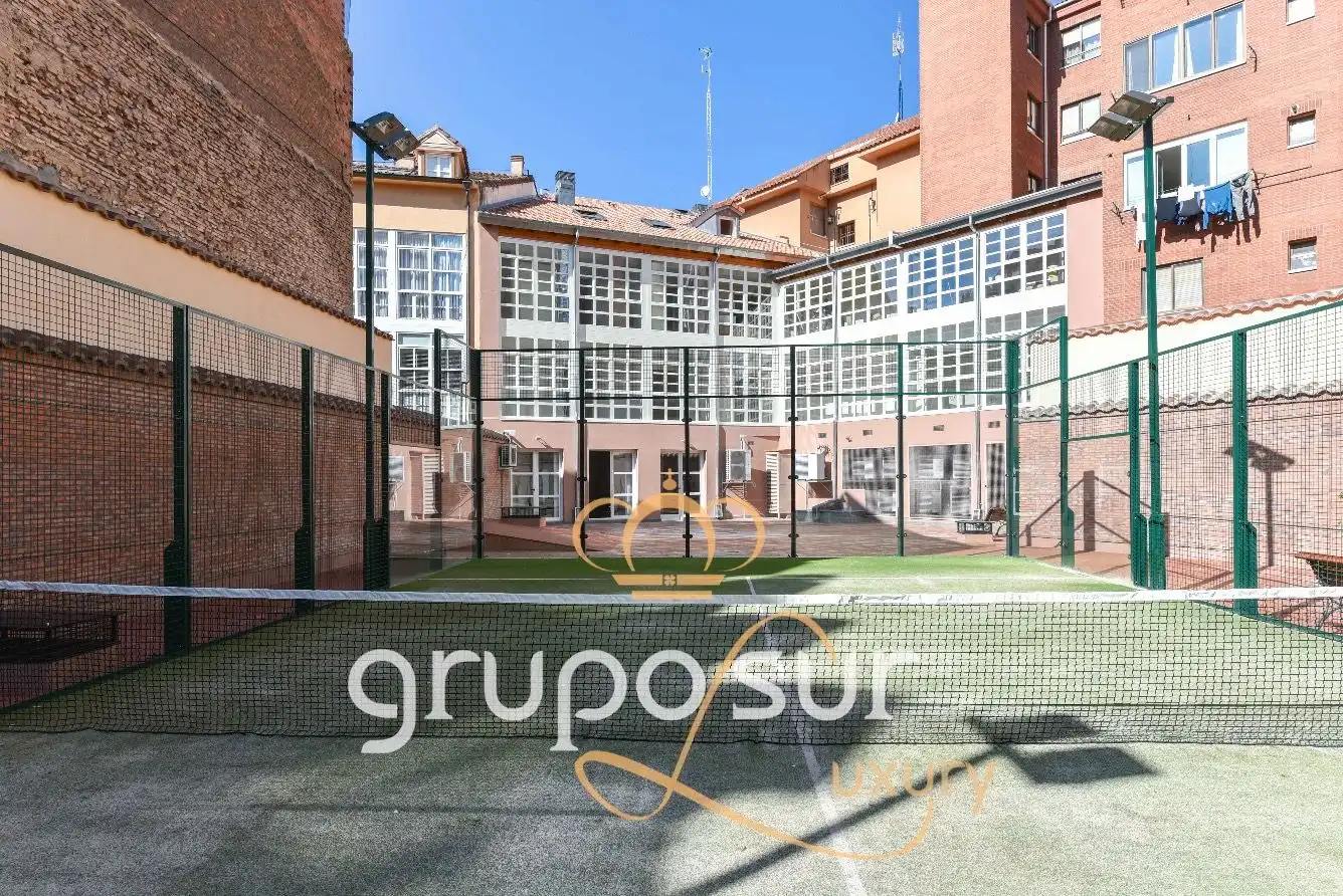 Außenansicht von Dachboden zur Miete in Valladolid mit Heizung, Parkett und Abstellraum