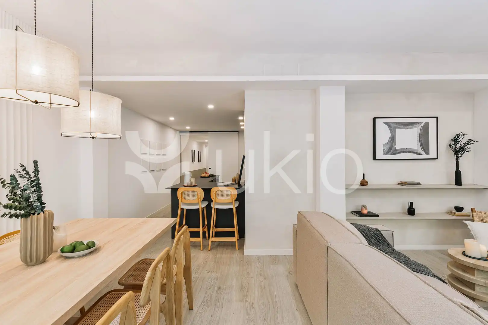 Cuina de Apartament de lloguer en Barcelona amb Aire condicionat, Calefacció i Moblat