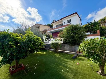 Villa mit Pool zum Verkauf in Tulipa