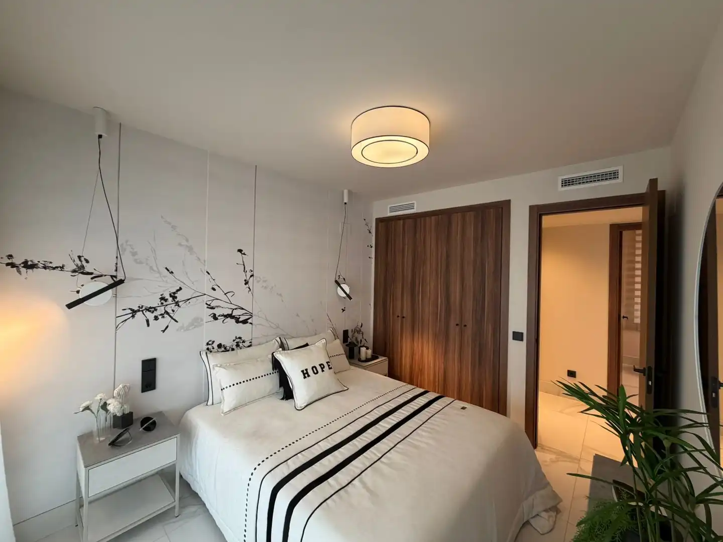 Dormitori de Apartament de lloguer en Marbella amb Aire condicionat, Terrassa i Piscina