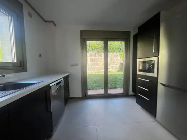 Cocina de Casa o chalet en venta en O Rosal   con Calefacción, Jardín privado y Terraza