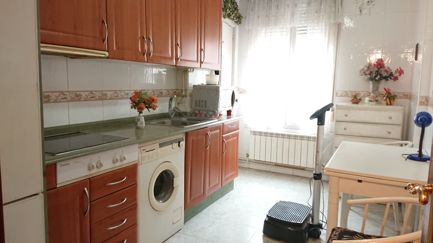 Kitchen of Flat for sale in  Logroño  with Heating, Parquet flooring and Furnished