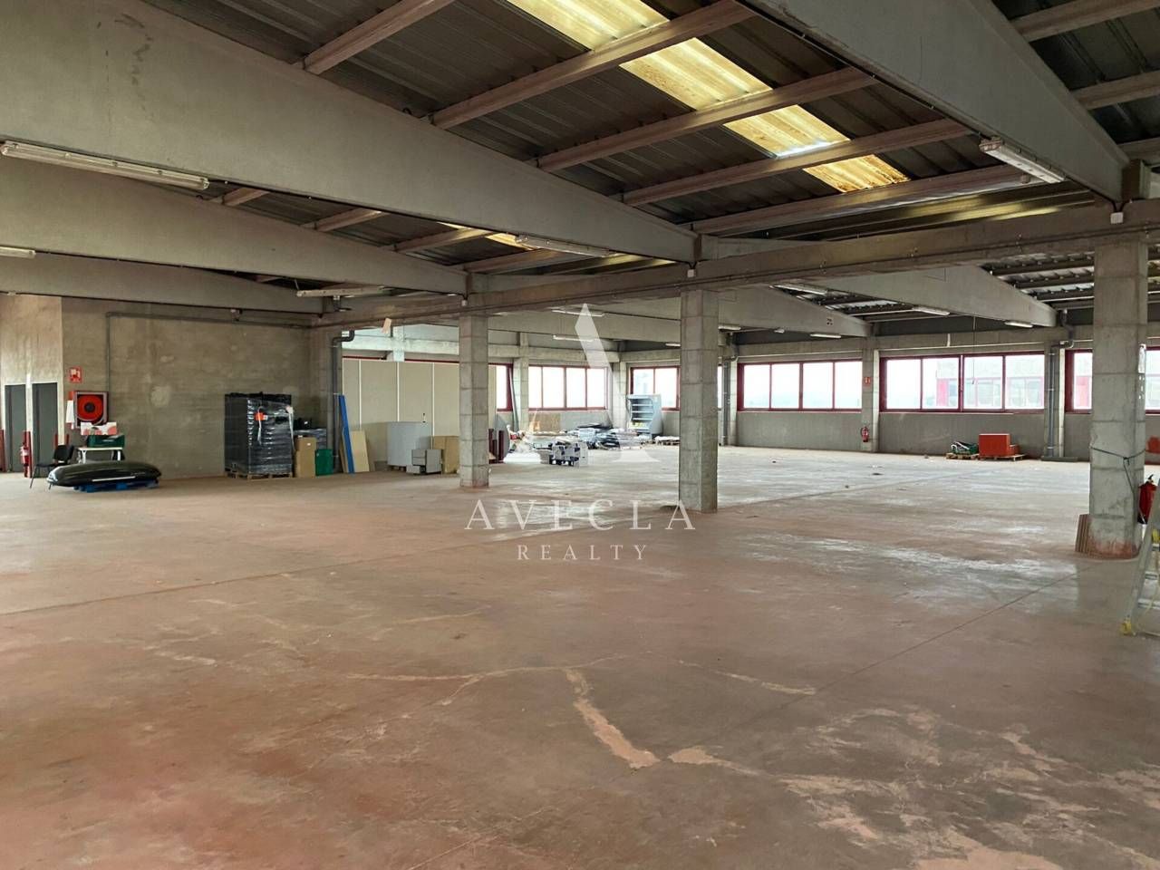 Nau industrial de lloguer en Castelldefels amb Calefacció i Alarma