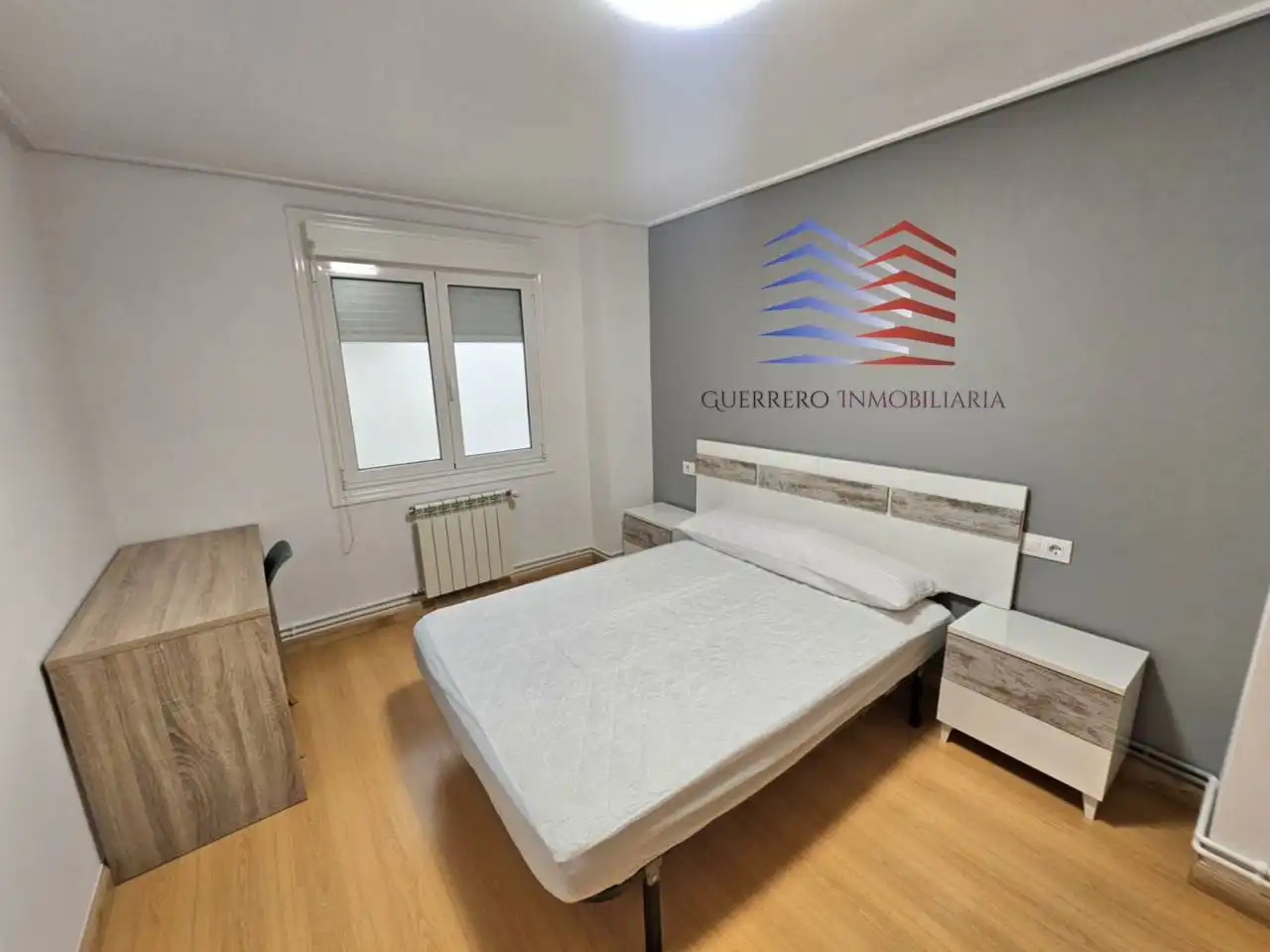Schlafzimmer von Wohnungen zur Miete in Ourense Capital  mit Heizung, Parkett und Möbliert