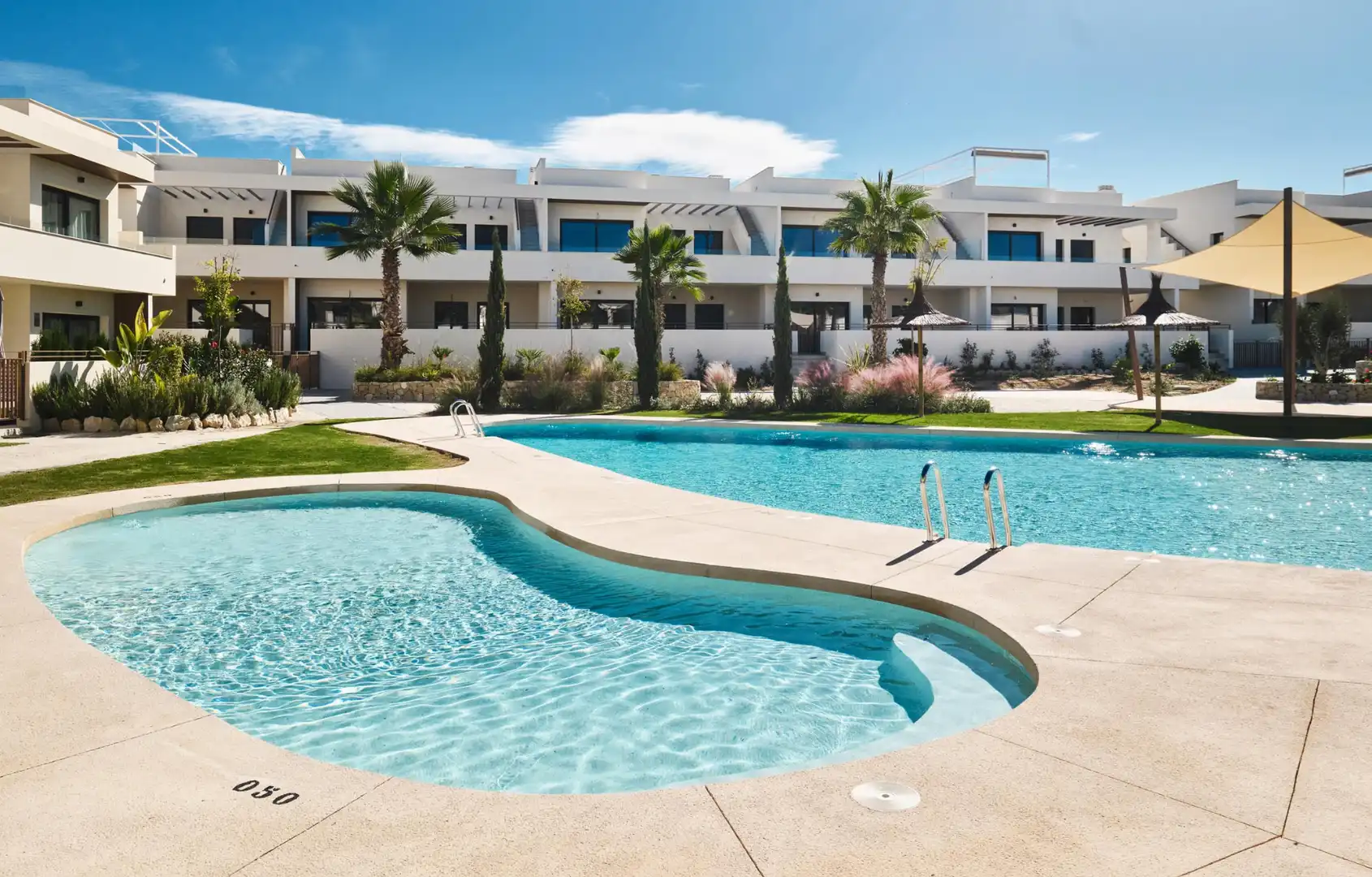 Piscina de Pis en venda en Torrevieja amb Jardí privat, Terrassa i Piscina comunitària