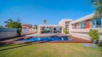 Vista exterior de Casa o xalet en venda en San Vicente del Raspeig / Sant Vicent del Raspeig amb Aire condicionat, Terrassa i Piscina