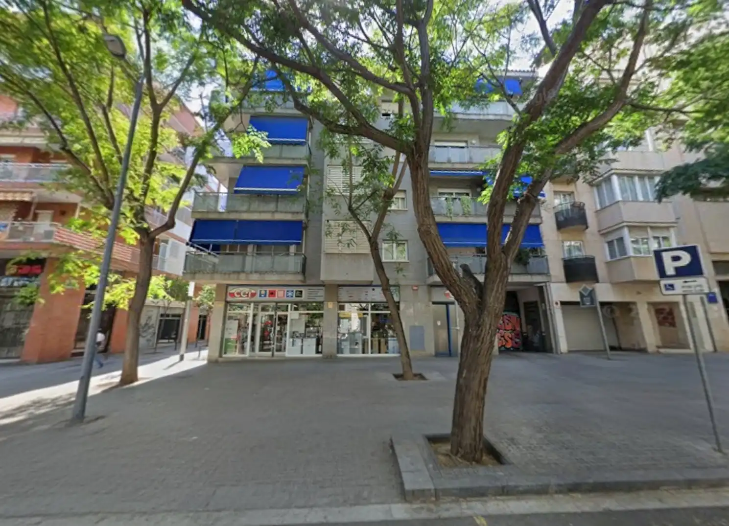 Exterior view of Garage for sale in Sant Andreu