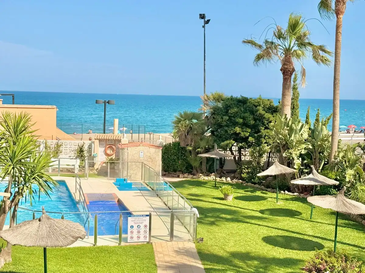 Piscina de Apartamento en venta en Fuengirola con Aire acondicionado, Calefacción y Terraza