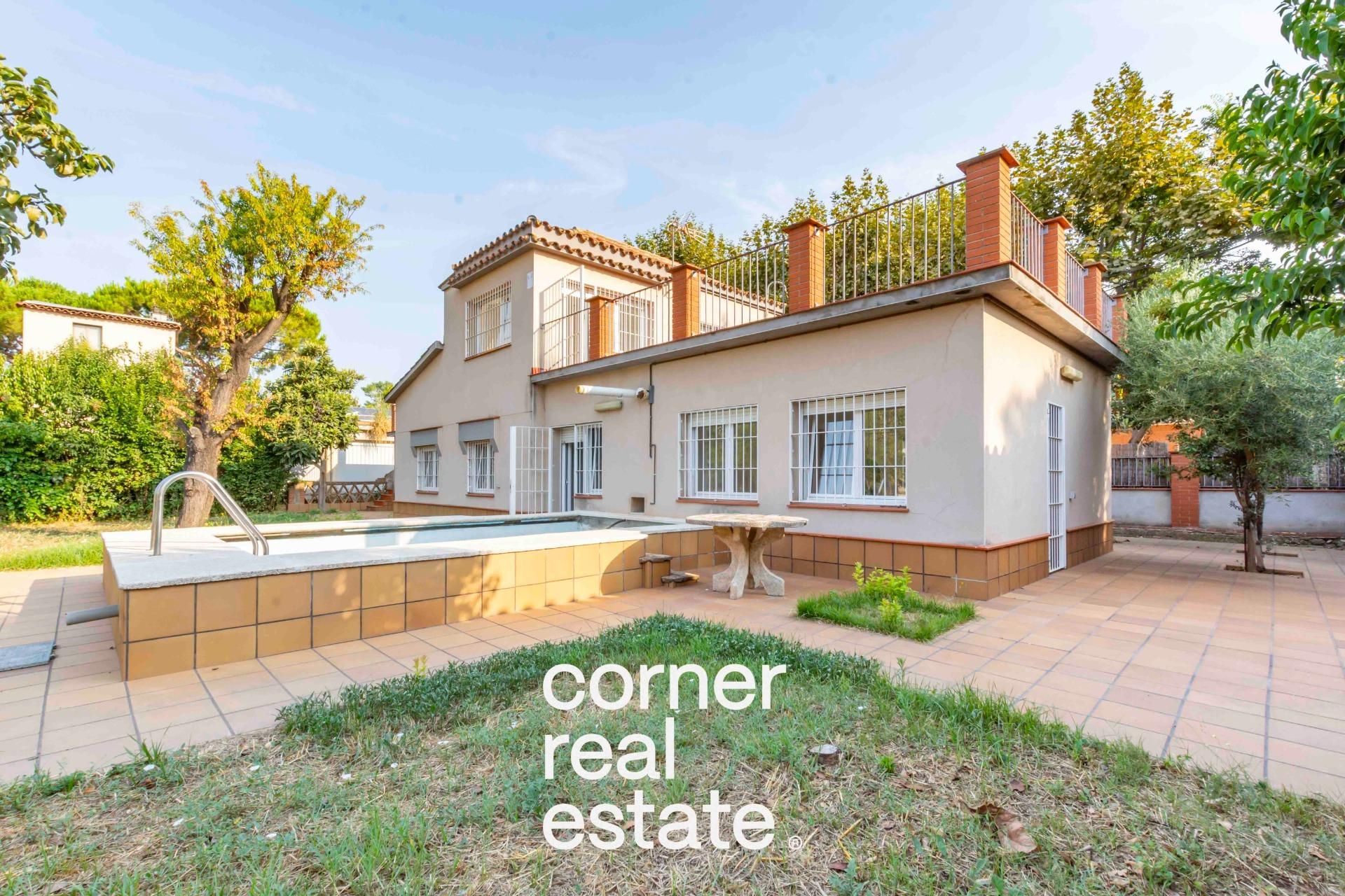 Exterior view of House or chalet for sale in Sant Cugat del Vallès