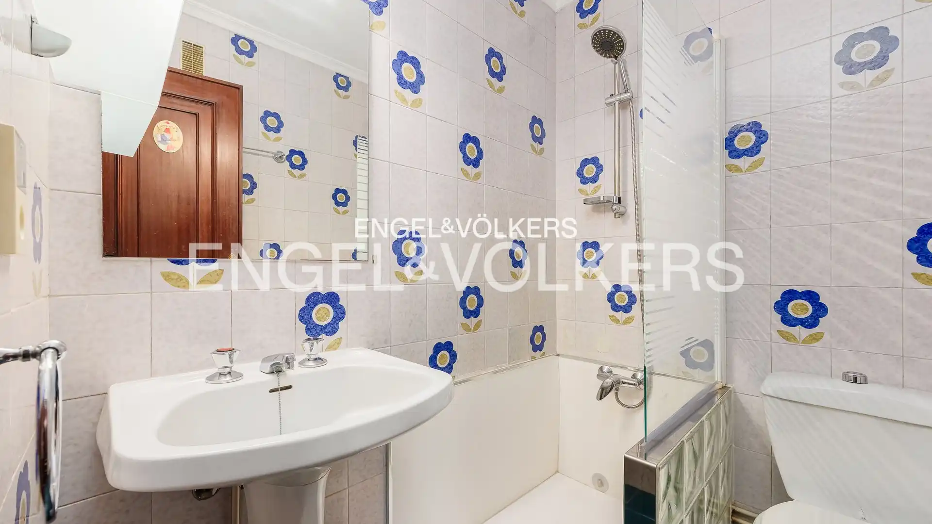 Badezimmer von Wohnungen zum Verkauf in Vigo  mit Heizung, Parkett und Terrasse