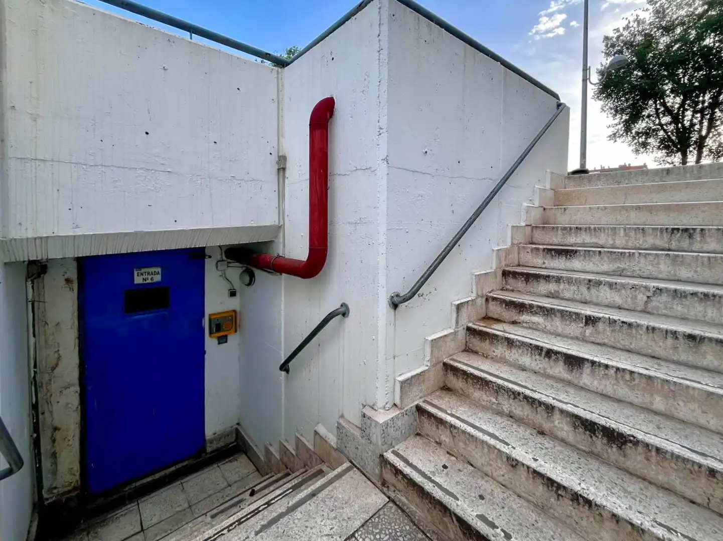 Exterior view of Garage for sale in Madrid