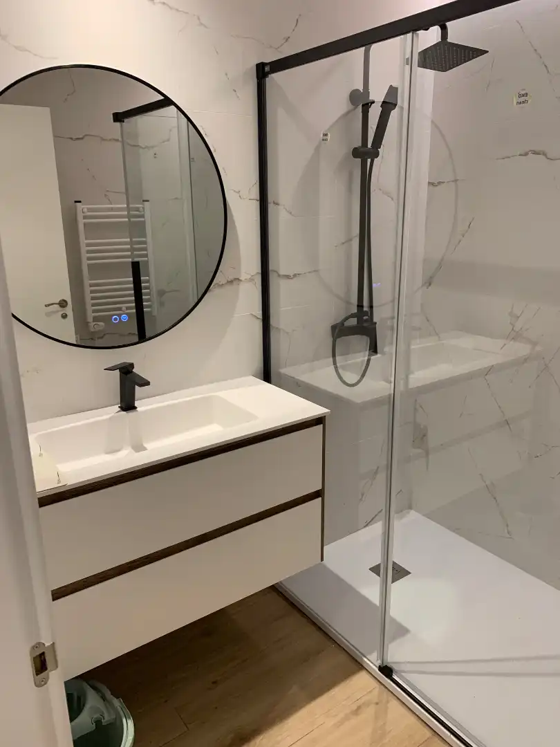 Bathroom of Flat for rent in Madrid  with Air Conditioner, Storage room and Oven
