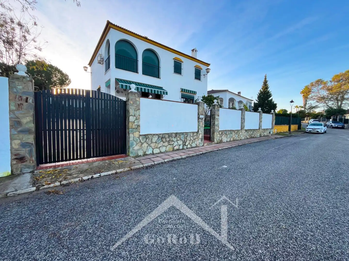 Vista exterior de Casa o xalet en venda en Castilblanco de los Arroyos amb Aire condicionat, Jardí privat i Terrassa