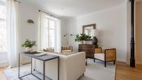 Living room of Flat for sale in  Madrid Capital  with Air Conditioner, Parquet flooring and Furnished
