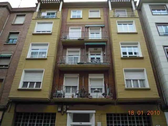 Vista exterior de Pis en venda en  Logroño