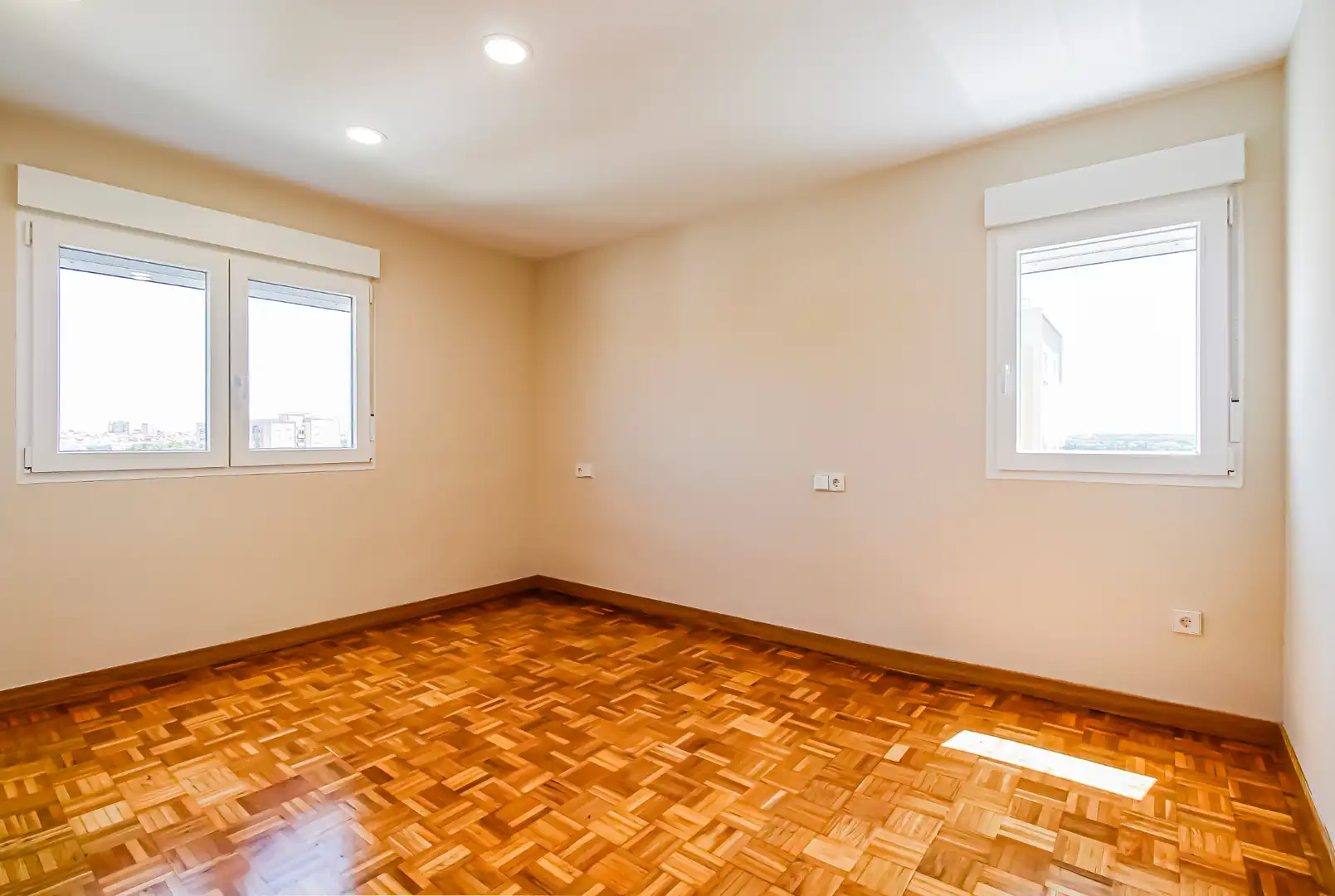 Bedroom of Flat for rent in Madrid  with Air Conditioner, Heating and Storage room