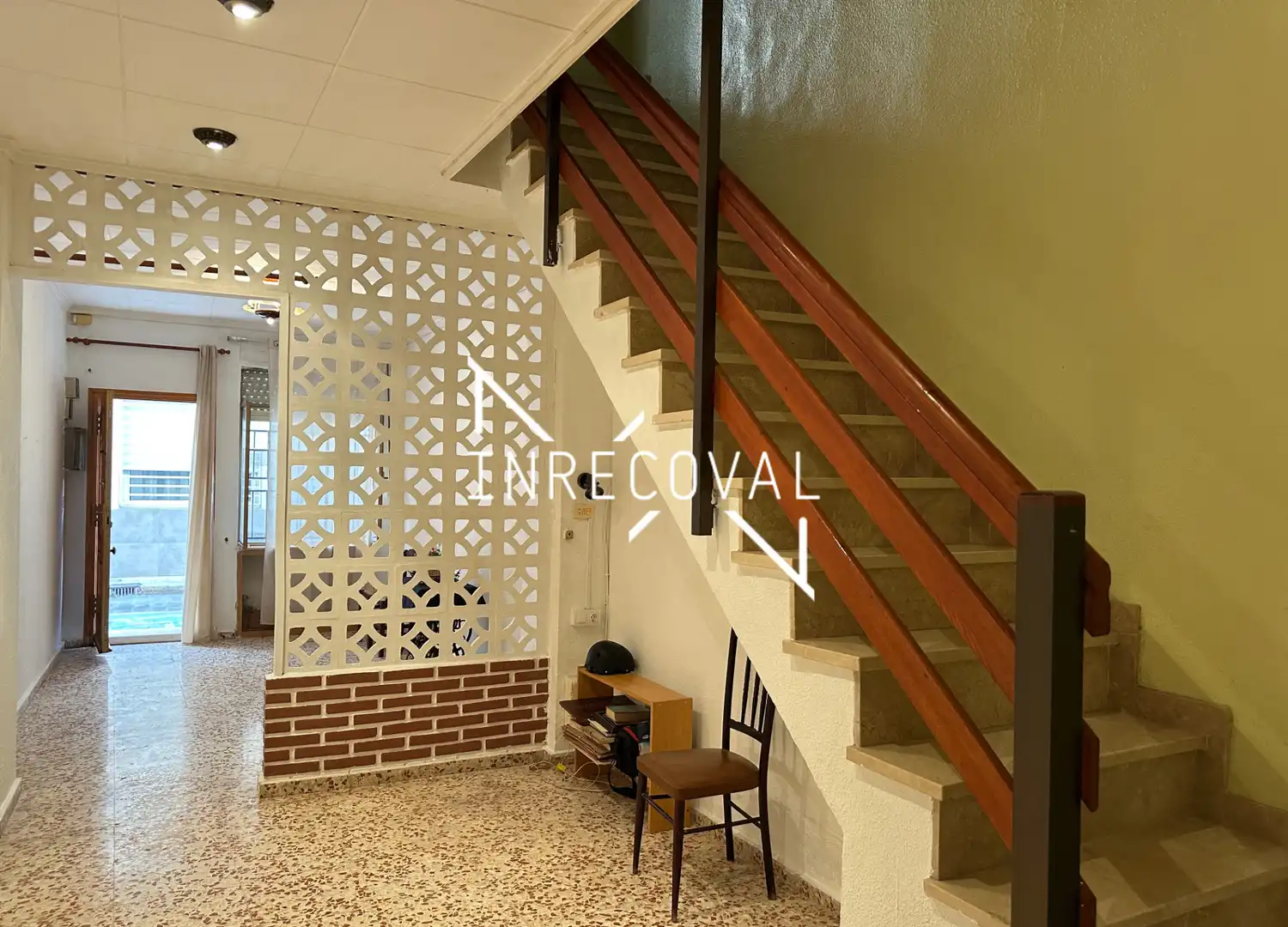 Casa aparellada amb terrassa en venda a Carrer de Cantarrana, imagen 3