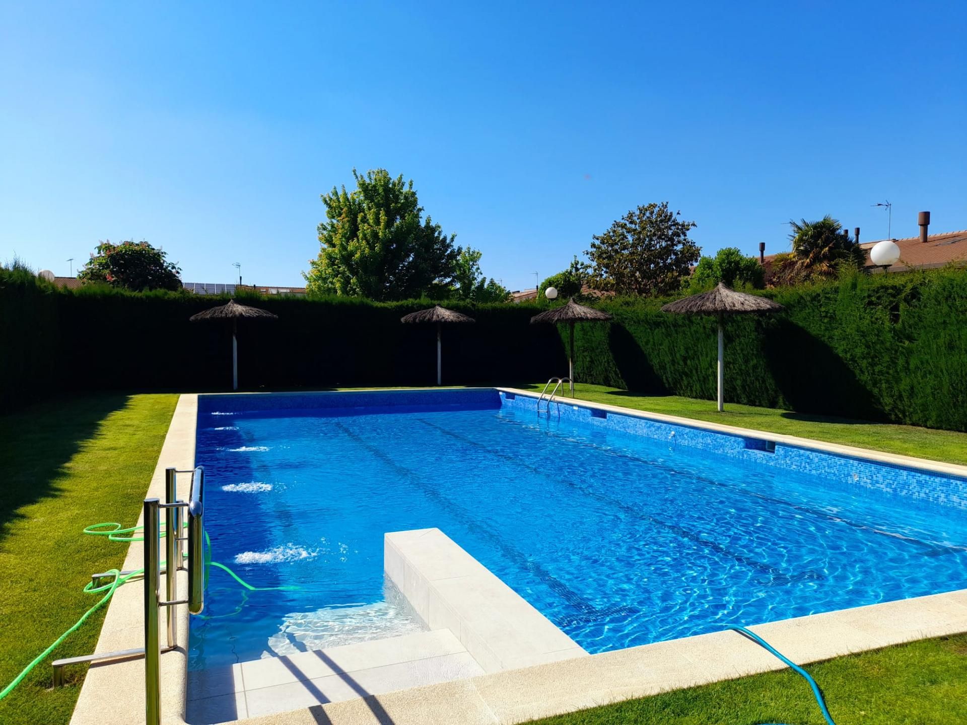Piscina de Casa adosada en venda en Golmés amb Jardí privat