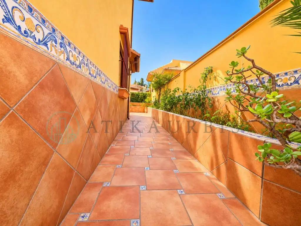 Exterior view of Detached homes for sale in Churriana