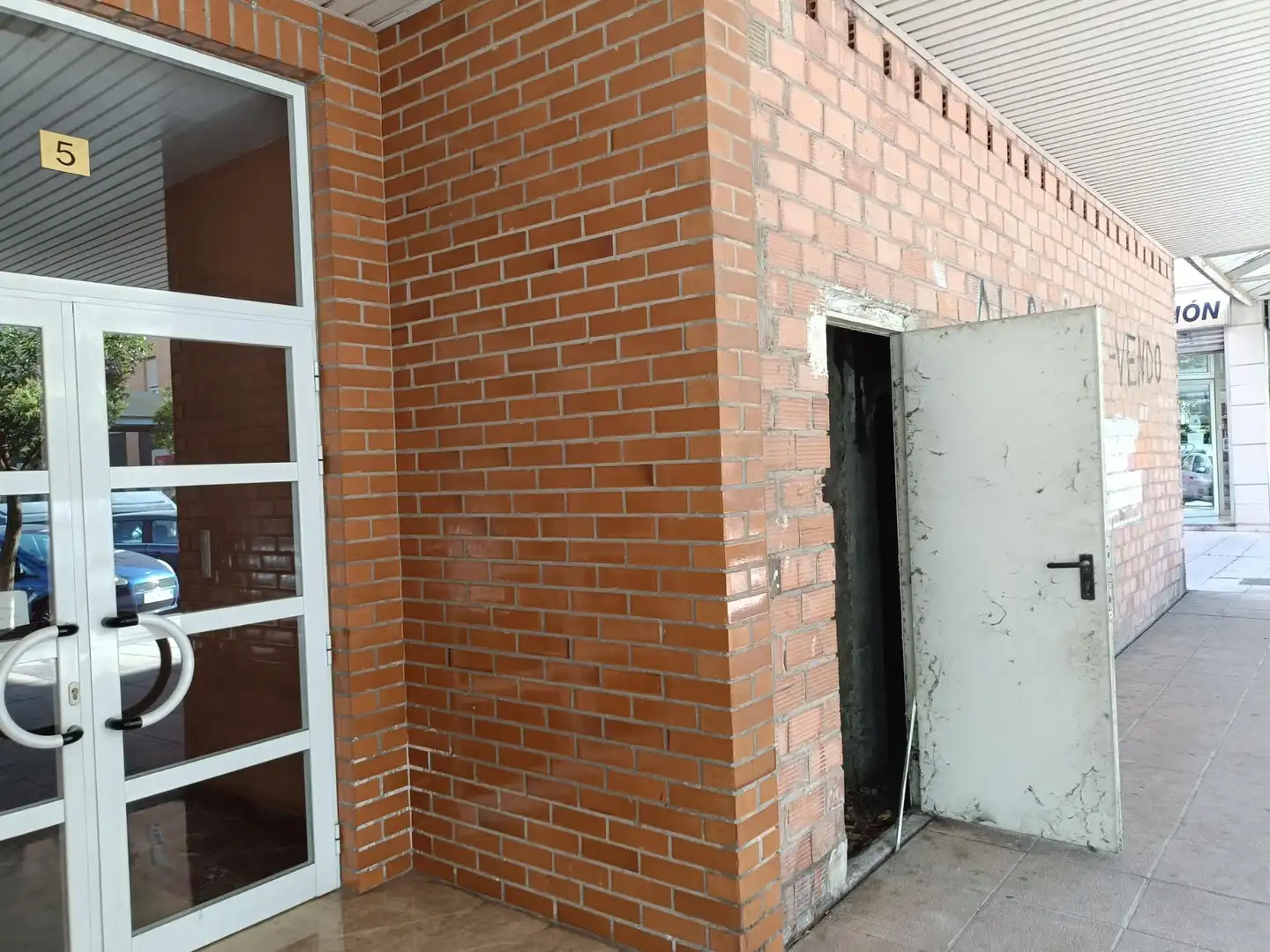 Vista exterior de Local de lloguer en Zaragoza