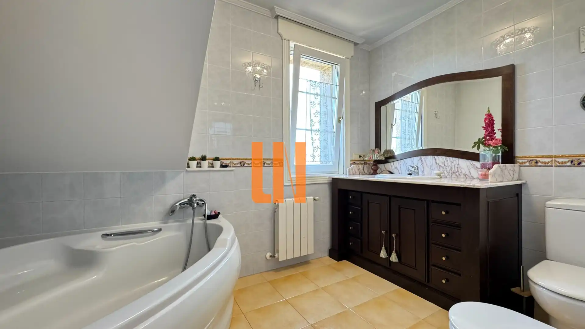 Baño de Casa o chalet en venta en Culleredo con Calefacción, Jardín privado y Parquet