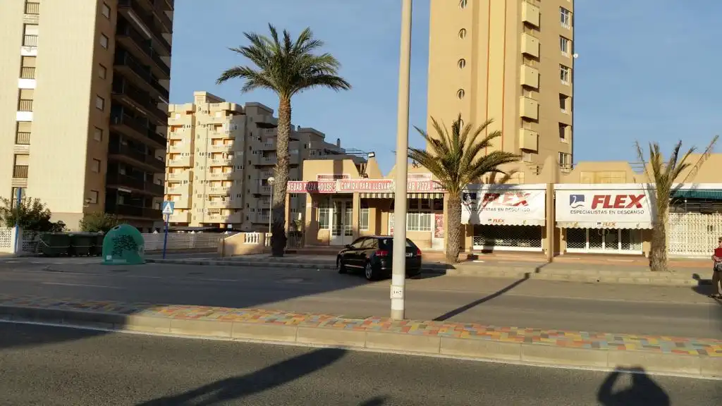 Local en venda en La Manga del Mar Menor amb Moblat
