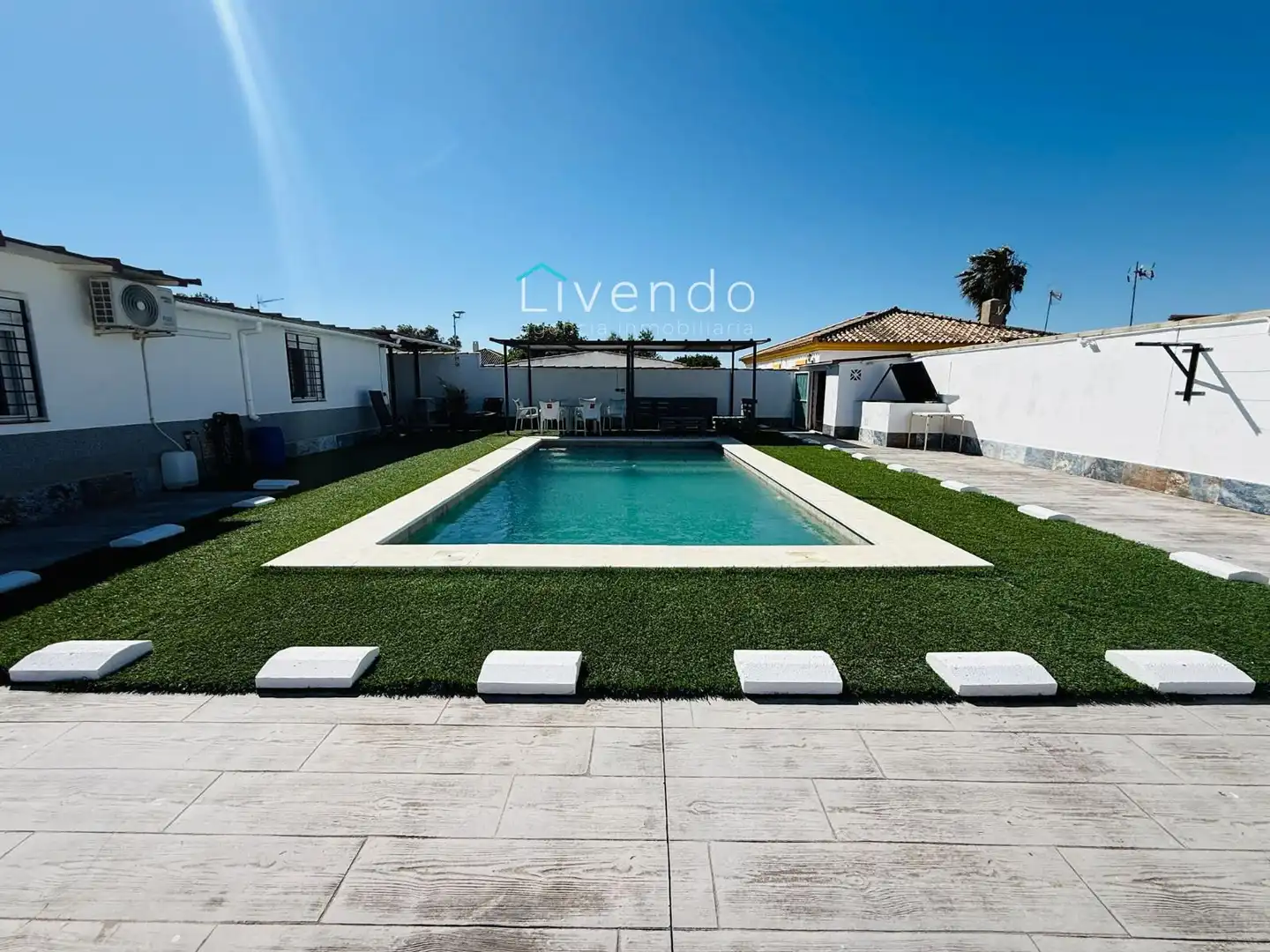 Piscina de Casa o xalet en venda en Chiclana de la Frontera amb Aire condicionat, Piscina i Moblat