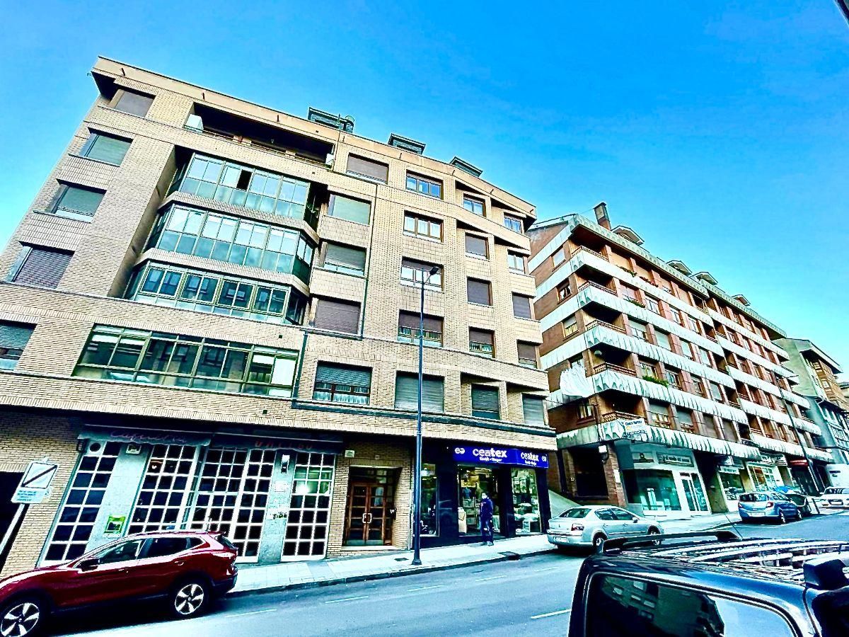 Vista exterior de Dúplex en venda en Cangas del Narcea amb Calefacció i Parquet