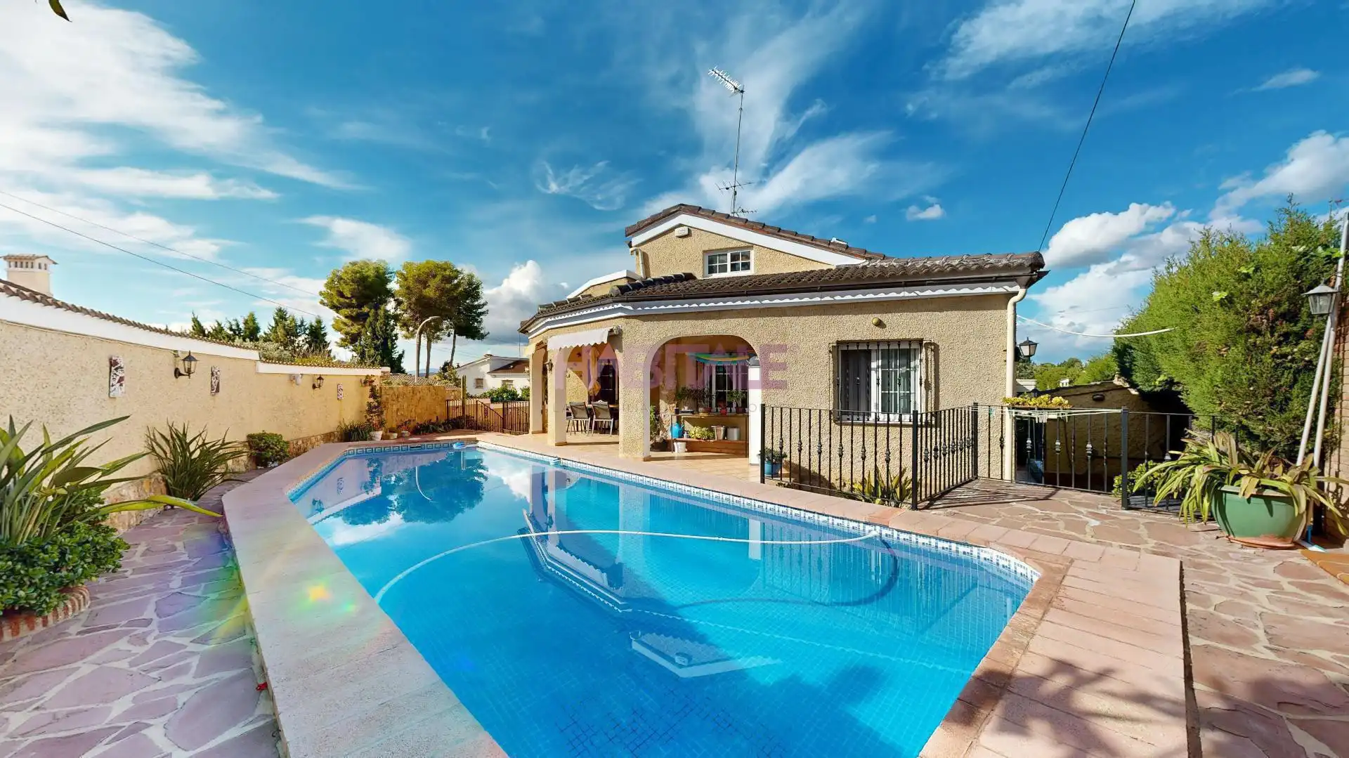 Casa amb piscina en venda a Montserrat, imagen 3