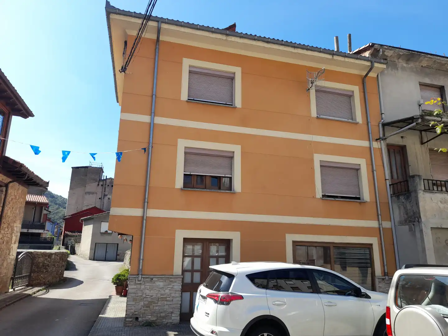 Vista exterior de Casa o xalet en venda en Laviana amb Calefacció i Traster